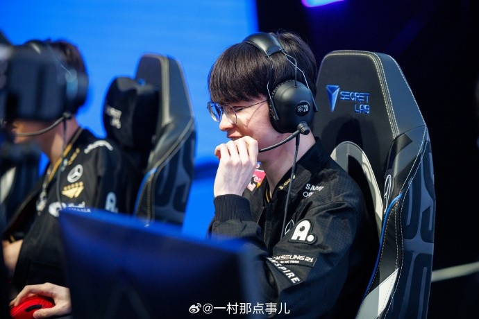 摄影师一村分享返图：Faker胜利后开心的笑了